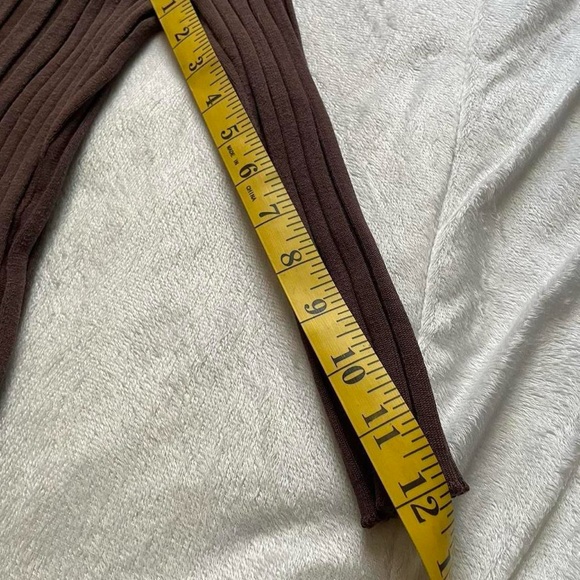 Brown Ribbed V-Neck Sweater - Picture 4 of 6
